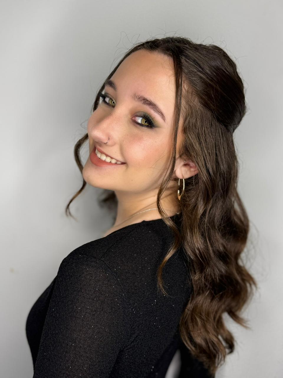Peinados para Egresadas en Rosario | Look de Graduación y Fiesta